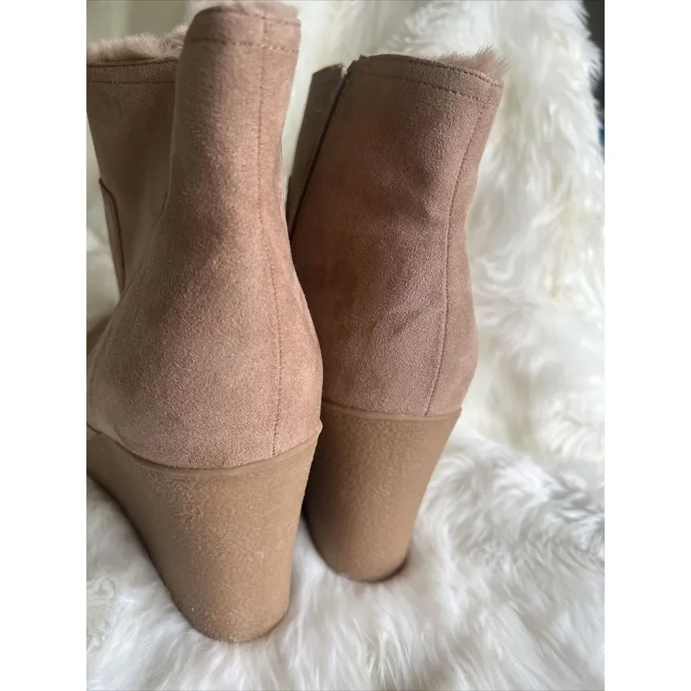 Old Navy Faux Fur Lined Non-Slip Wedge Heel Bootie Size US 10 Beige Color‎